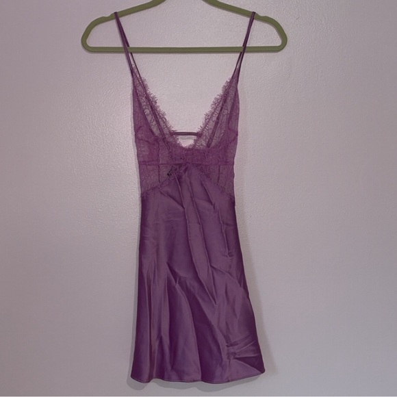 NWOT Victoria Secret Lace Plunge Slip - Picture 2 of 14